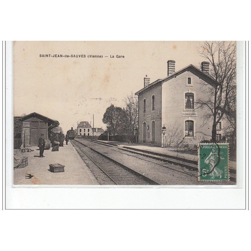 SAINT JEAN DE SAUVES : la gare  - très bon état