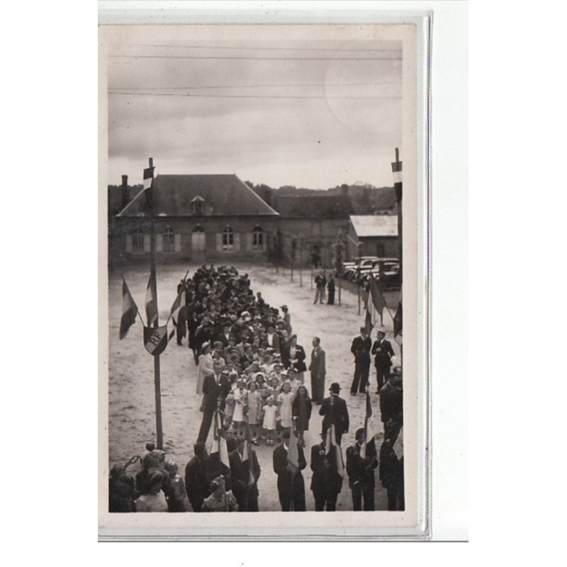 TROISSEREUX - Inauguration du Monument érigé en mémoire des 19 fusillés du 16-18 Août 1944 - très bon état