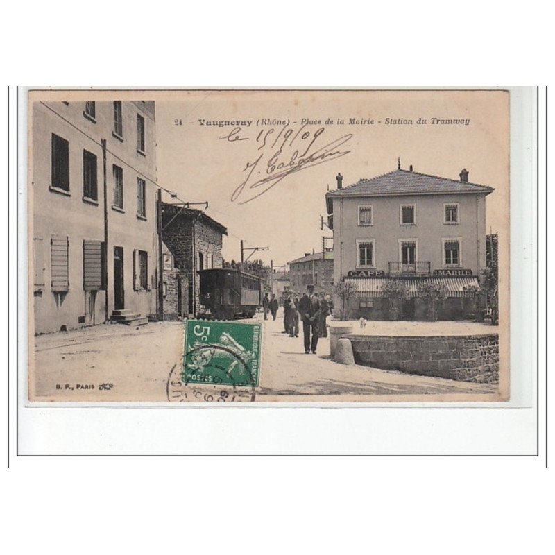 VAUGNERAY - Place de la Mairie - Station du Tramway - très bon état