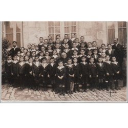 TOURS : lot de 2 cartes photo d'enfants rue Monceau avec le curé - très bon état  (légères marques d'album)