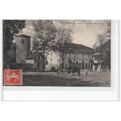 GANNAT - Place du Petit Cours et la Halle - très bon état