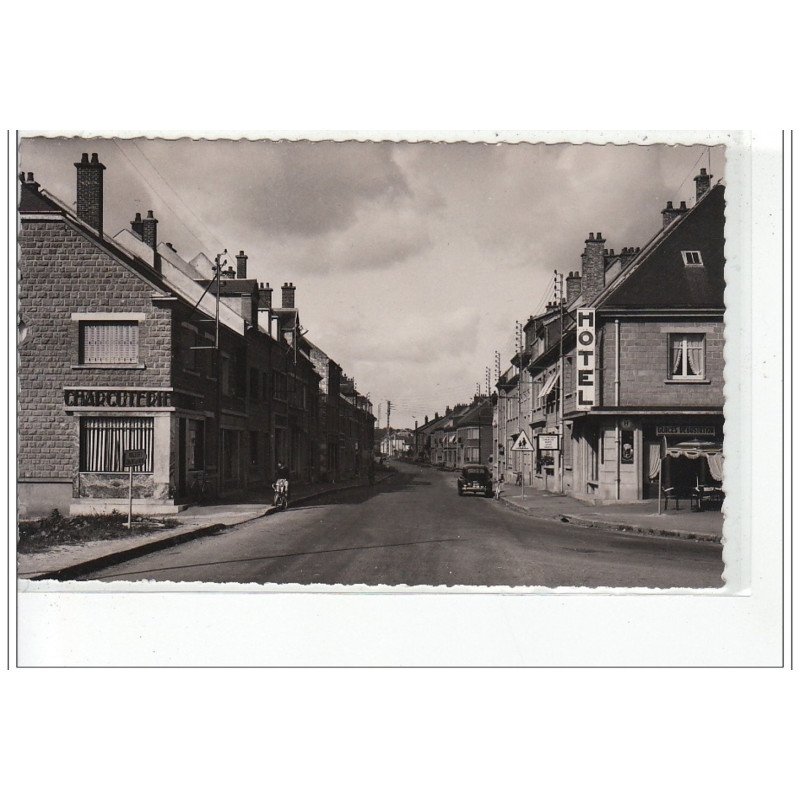 LE CHESNE - Rue de Vouziers - très bon état
