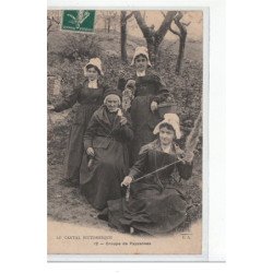 LE CANTAL PITTORESQUE - Groupe de paysannes - Fileuses - très bon état