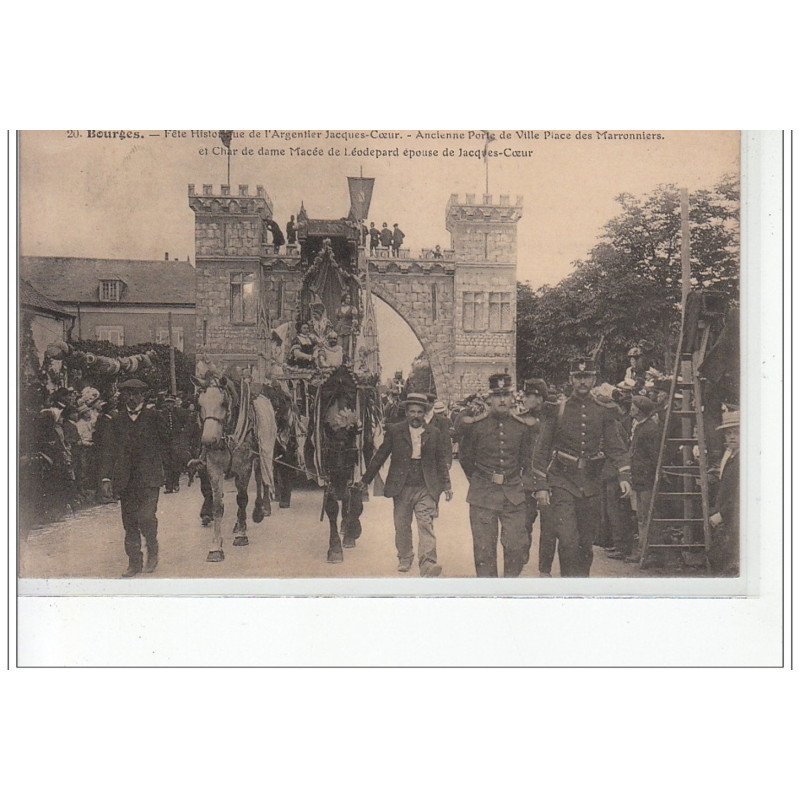 BOURGES - Fête Historique de l'Argentier Jacques Coeur - Place des Marronniers et char de Dame Macée - très bon ét
