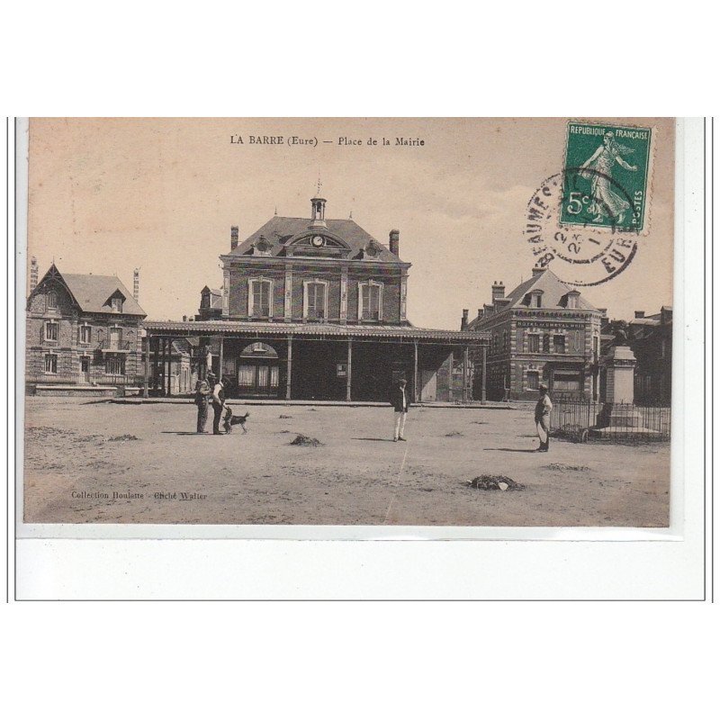 LA BARRE - Place de la Mairie - très bon état