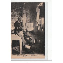 QUIMPER -  Faïencerie d'Art Breton Henriot - le doyen des potiers - très bon état