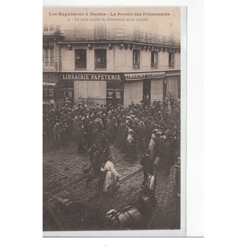 Les expulsions à NANTES - Le Procès des Prémontrés - la foule escorte les Prémontrés et les aclame - très bon état