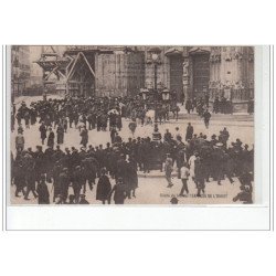 NANTES - les Inventaires (22 février)  - la gendarmerie à cheval dégage les abords de la cathédrale - très bon état