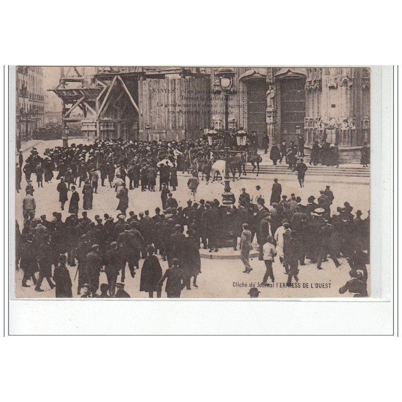 NANTES - les Inventaires (22 février) - la gendarmerie à cheval dégage les abords de la cathédrale - très bon état NANTES - les Inventaires (22 février) - la gendarmerie à cheval dégage les abords de la cathédrale - très bon état