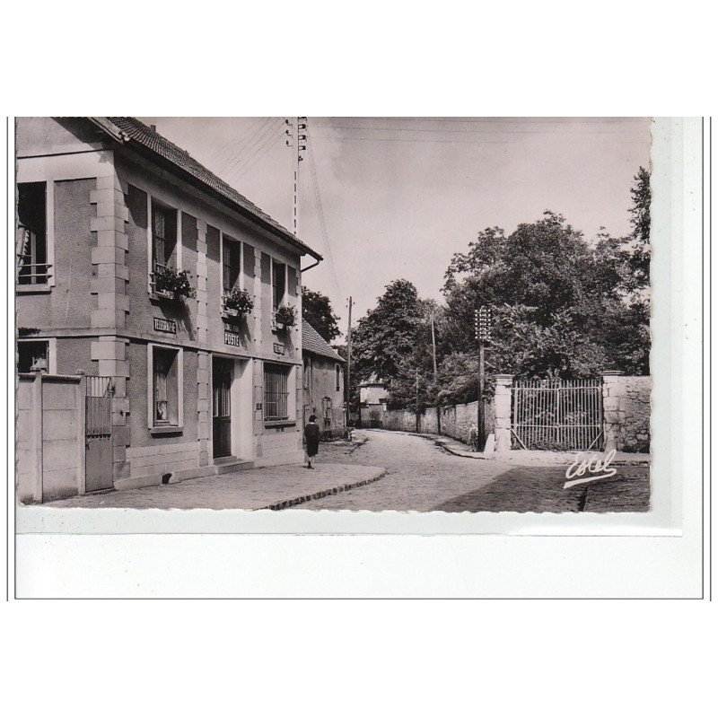 LA CHAPELLE EN SERVAL - Le bureau de poste - très bon état