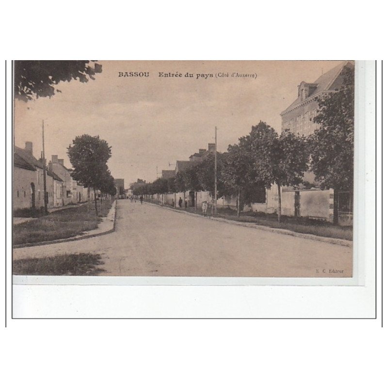 BASSOU - Entrée du pays (côté d'Auxerre) - très bon état BASSOU - Entrée du pays (côté d'Auxerre) - très bon état