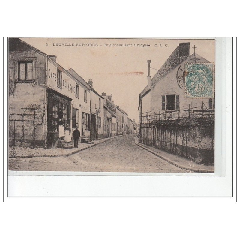 LEUVILLE SUR ORGE - Rue conduisant à l'église - très bon état