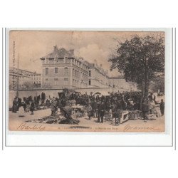 CLERMONT FERRAND - Le Marché aux Puces - état (déchirure)