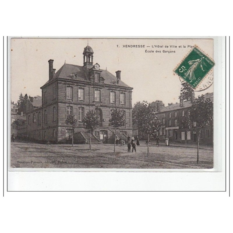 VENDRESSE - L'Hôtel de Ville et la Place - Ecole des Garçons - très bon état