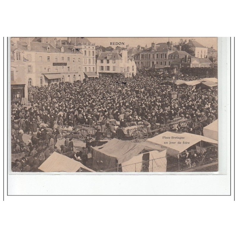 REDON - Place Bretagne un jour de Fête - très bon état