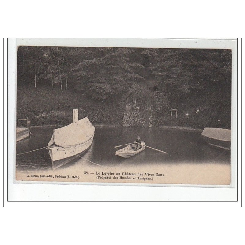 Le Levrier au Château des Vives-Eaux (propriété des Humbert-d'Aurignac) - très bon état