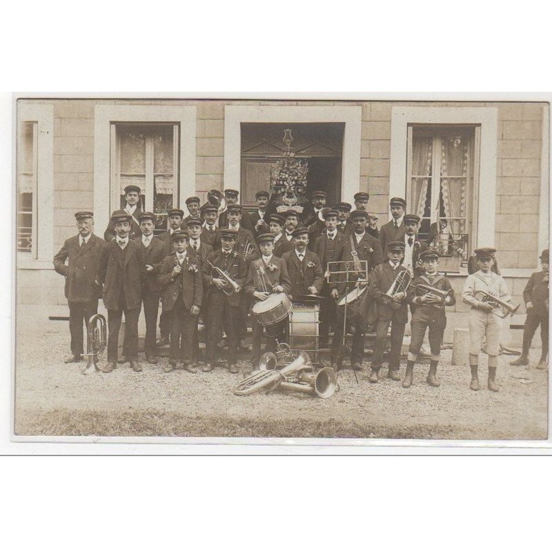 ETAINHUS. : carte photo d'une fanfare au moment de la kermesse en 1910 - très bon état