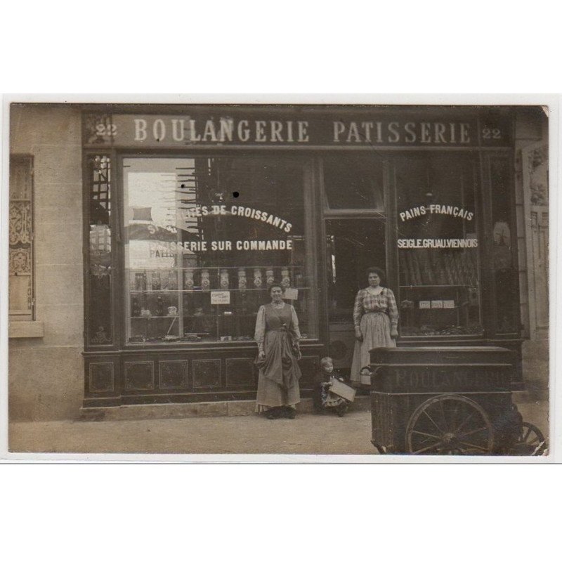 CLICHY la GARENNE : carte photo d'une boulangerie vers 1910 - très bon état CLICHY la GARENNE : carte photo d'une boulangerie vers 1910 - très bon état