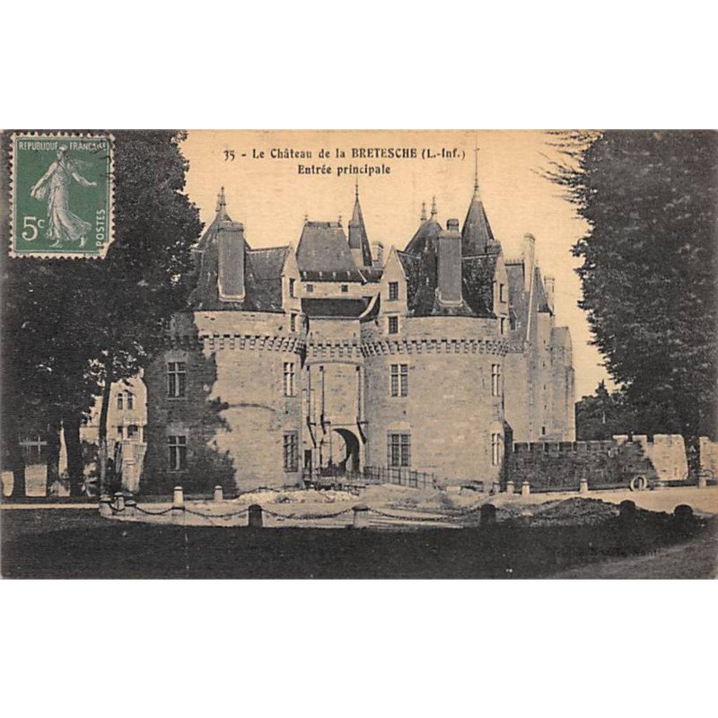 Le Château de LA BRETESCHE - Entrée principale - très bon état