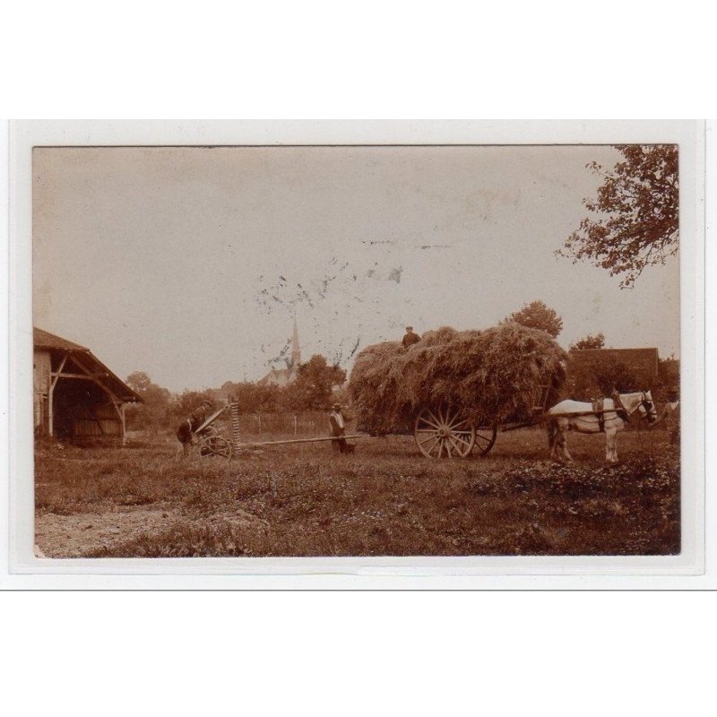 SAINT ANDRE LES VERGERS : carte photo d'une scène de fenaison prise par le photo-club Champenois en 1911 - très bon état