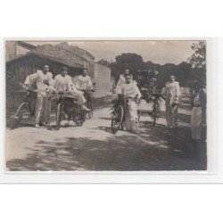 FOURAS : carte photo de Pierrot cycliste pendant une fête - état (une petite déchirure)