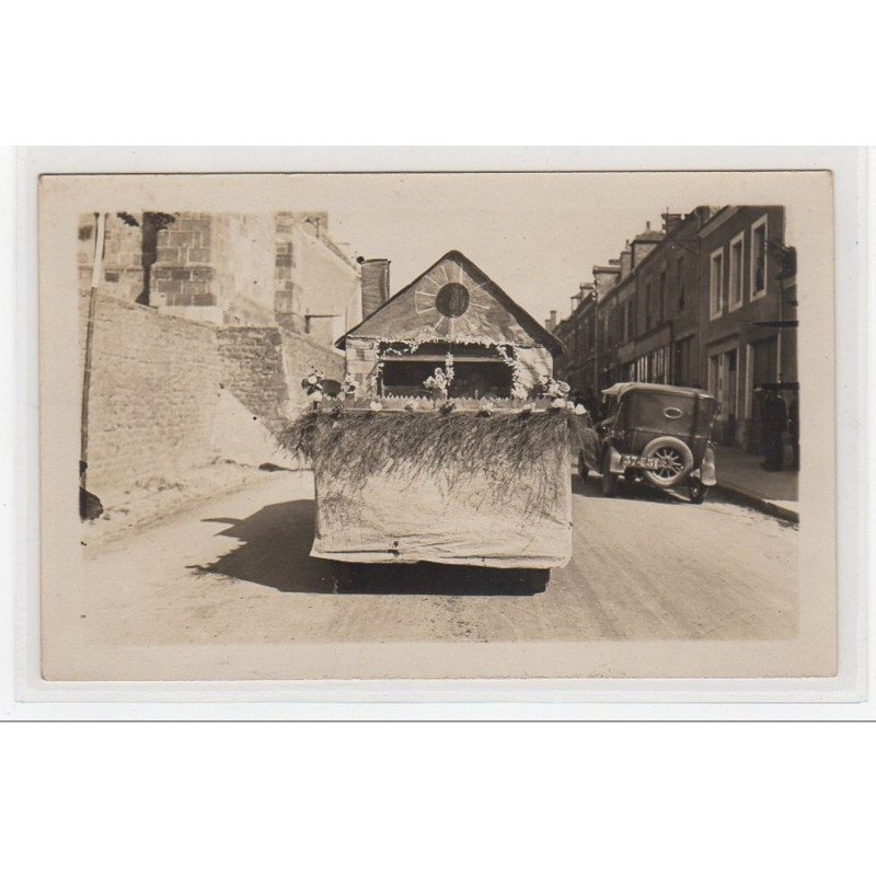 CHATEAUMEILLANT : carte photo d'un char pendant une fête - très bon état