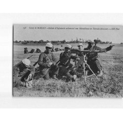 Camp de MAILLY : Soldat d'Infanterie actionnant une mitrailleuse en terrain découvert - très bon état