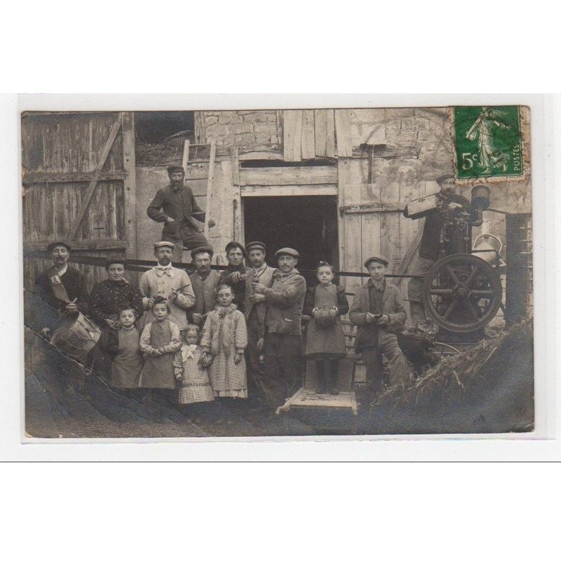 Carte photo d'une batteuse et du tambours de ville dans la Marne - bon état (plis)