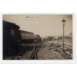 environs de VITRY LE FRANCOIS : carte photo du déraillement d'un train en 1910 - très bon état