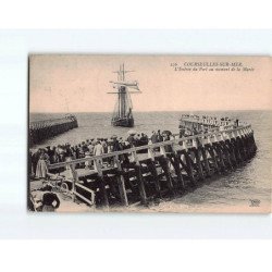 COURSEULLES SUR MER : L'Entrée du port au moment de la Marée - très bon état