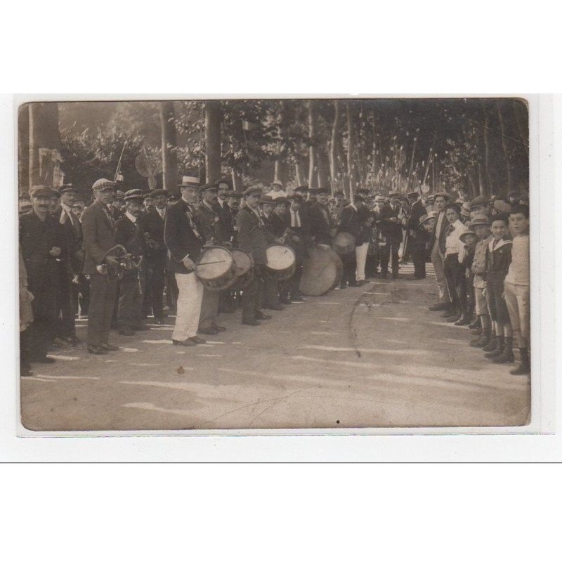 MONTEREAU FAULT YONNE : concours de pêche - la fanfare en carte photo - très bon état MONTEREAU FAULT YONNE : concours de pêche - la fanfare en carte photo - très bon état