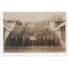 PARIS : carte photo d'un groupe de manifestants en grève vers 1910 - très bon état