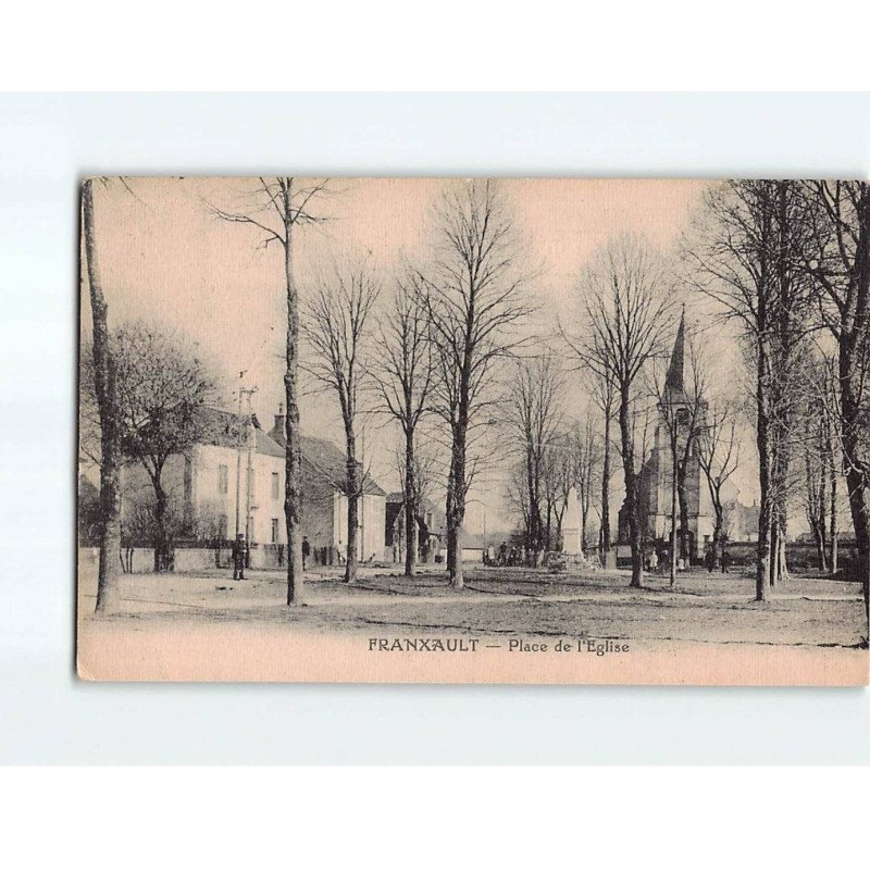 FRANXAULT : Place de l'Eglise - très bon état FRANXAULT : Place de l'Eglise - très bon état