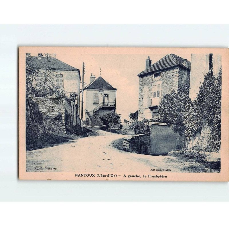 NANTOUX : A gauche, le presbytère - très bon état NANTOUX : A gauche, le presbytère - très bon état