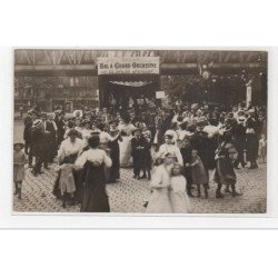 PARIS : carte photo d'un bal du 14 Juillet (sous le métro aérien) vers 1910 - très bon état