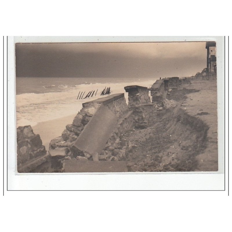 COUTAINVILLE - CARTE PHOTO - La plage - le parapet brisé - très bon état