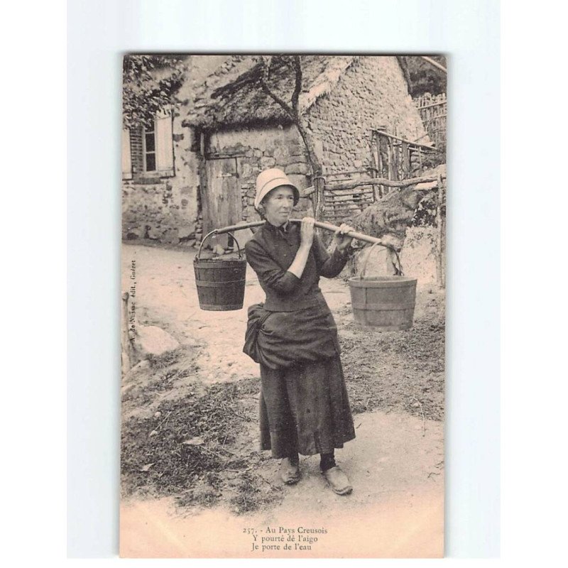 Au pays Creusois, Une porteuse d'eau - très bon état Au pays Creusois, Une porteuse d'eau - très bon état