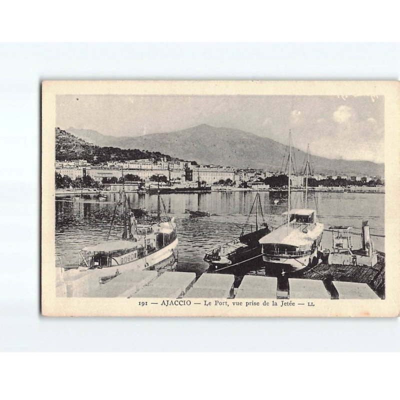 AJACCIO : Le Port, vue prise de la Jetée - très bon état AJACCIO : Le Port, vue prise de la Jetée - très bon état