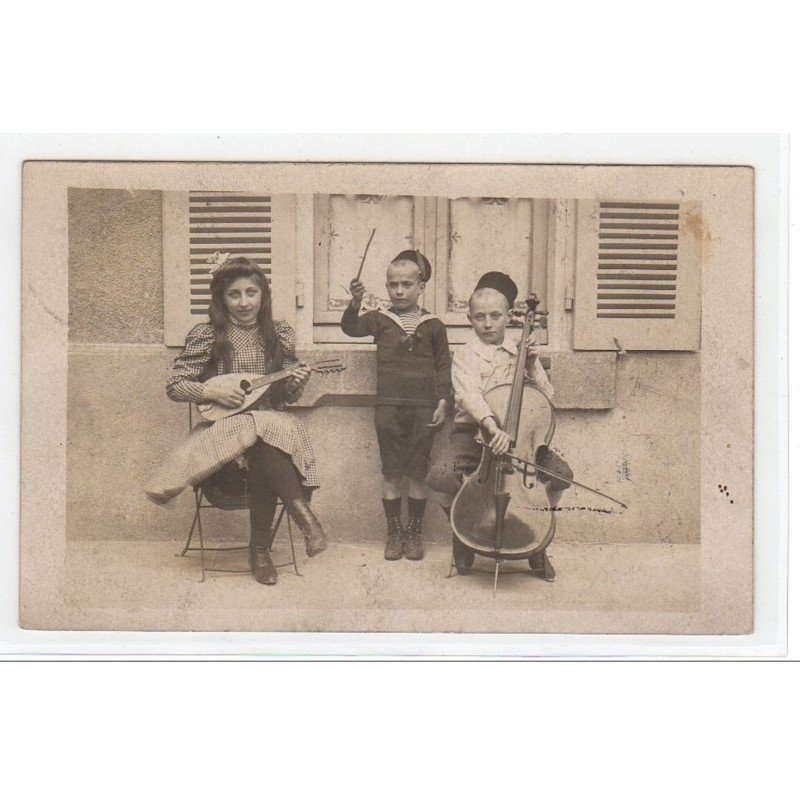 CREST : carte photo d'enfants musiciens - très bon état