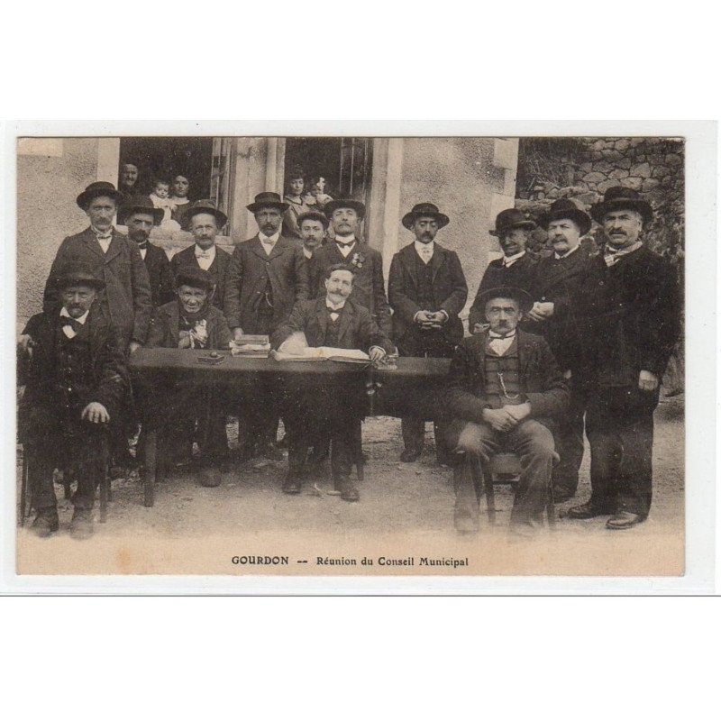 GOURDON : réunion du conseil municipal vers 1910 - très bon état