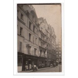 PARIS : carte photo de magasins dont PARIS-MEDOC et """"Au Bouef de la Maubert"""" - très bon état