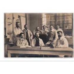 PARIS : carte photo d'une salle de classe de la Sorbonne vers 1910 (sciences) - très bon état