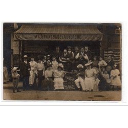 PARIS : carte photo du restaurant """"a l'ambassade d'Auvergne"""" avec l'orchestre du Vougris vers 1910 - très bon état