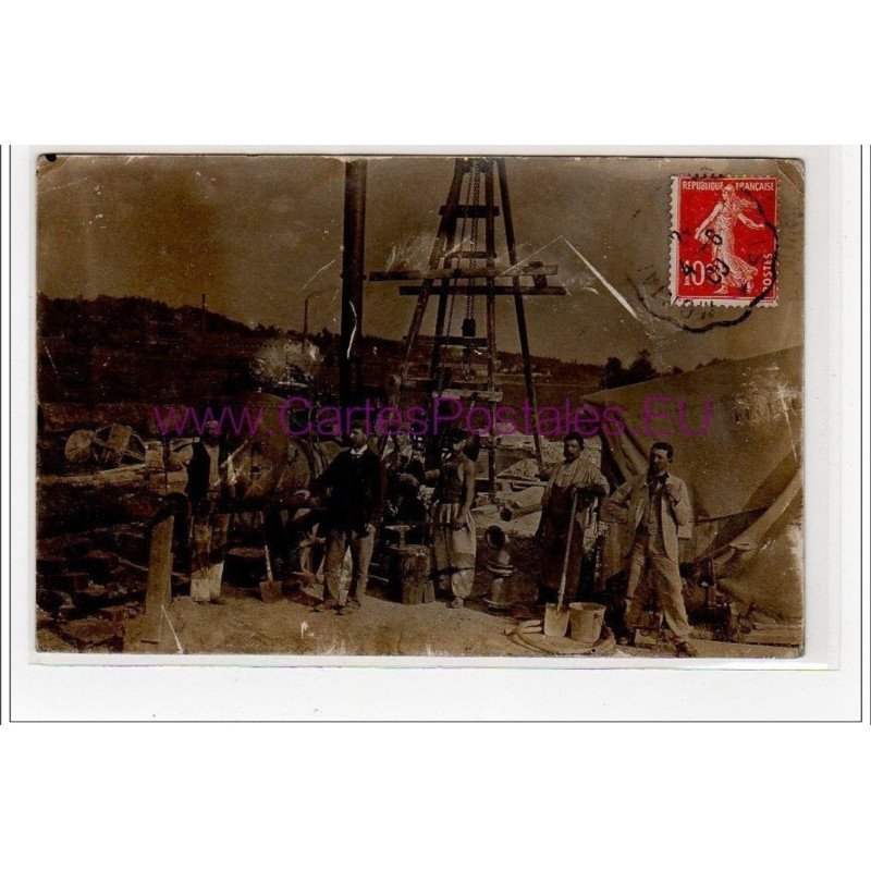 A localiser : carte photo d'ouvriers travaillant pour une féculerie vers 1910 - très bon état