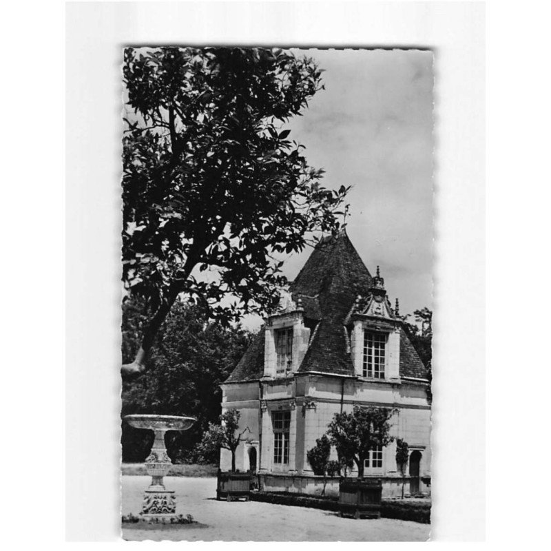 Château de VILLESAVIN : La Chapelle et la Vasque - très bon état Château de VILLESAVIN : La Chapelle et la Vasque - très bon état