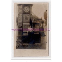 PARIS 1er : carte photo d'un kiosque et d'une fontaine Wallace près des Tuileries (Absinthe) - bon état (un