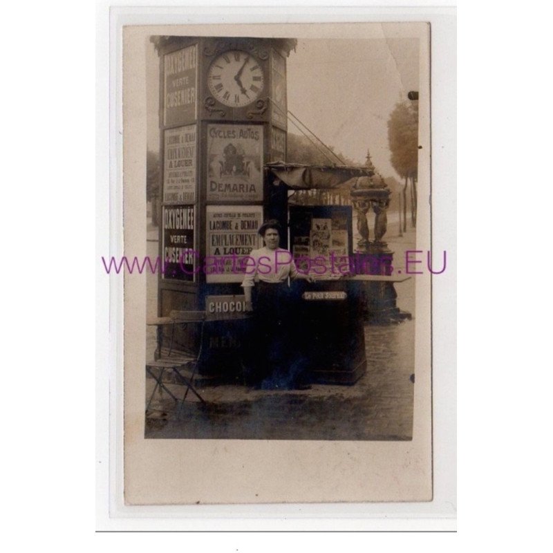 PARIS 1er : carte photo d'un kiosque et d'une fontaine Wallace près des Tuileries (Absinthe) - bon état (un