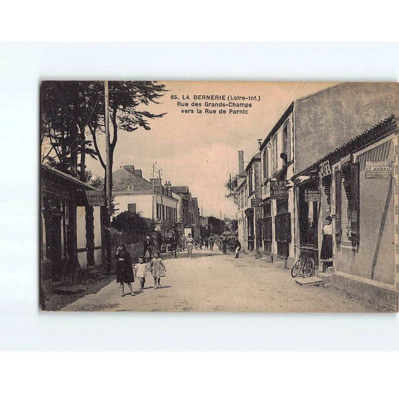 LA BERNERIE : Rue des Grands Champs vers la Rue de Pornic - très bon état