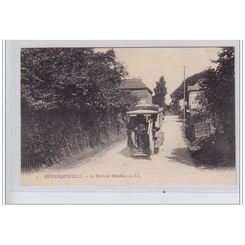 HENNEQUEVILLE : l'autobus sur la route de Honfleur - très bon état