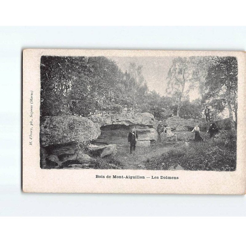 Bois de MONT AIGUILLON : Les Dolmens - très bon état Bois de MONT AIGUILLON : Les Dolmens - très bon état